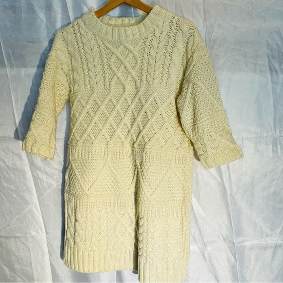 Forever 21 Sweater, Eggshell heavy cable knit. Sz Small Misses. Short sleeves. - Picture 6 of 7